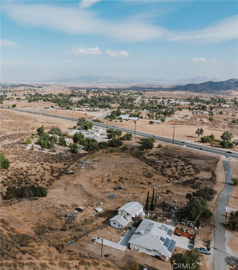 https://media.crmls.org/medias/b74e1be7-87fd-4255-ba62-1348155e9350.jpg?preset=X-Large