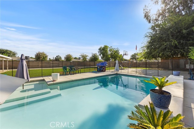 2105 Jason St, Bakersfield CA: https://media.crmls.org/medias/b74e46c8-7be3-475e-9796-4b16c3d59133.jpg