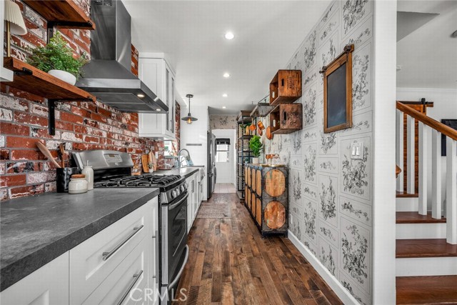 Detail Gallery Image 11 of 34 For 907 Diamond St, Redondo Beach,  CA 90277 - 4 Beds | 3 Baths