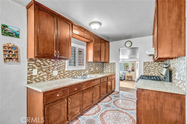 Detail Gallery Image 12 of 30 For 2300 Gale Ave, Long Beach,  CA 90810 - 3 Beds | 1 Baths