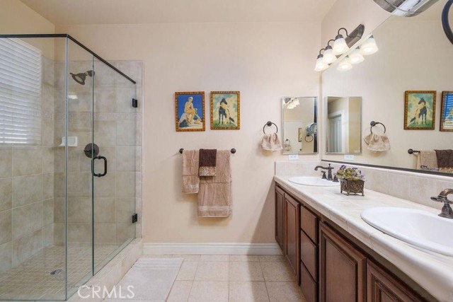 5206 Village Green Lane, Bakersfield CA: https://media.crmls.org/medias/b74f635f-cc75-4949-9a4b-7a581fa4a5b7.jpg