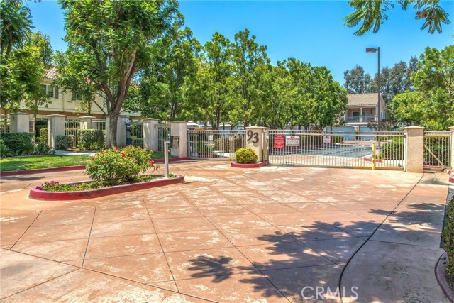 93 Kansas Street, Redlands CA: https://media.crmls.org/medias/b74f82d7-4d7d-4eb6-80df-5224aaf8952c.jpg