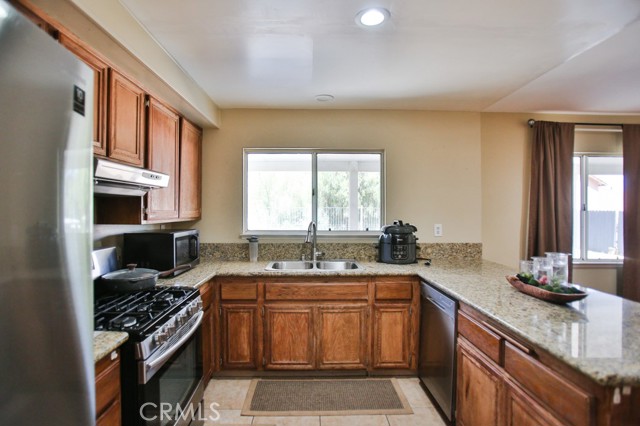 9694 Sycamore Canyon Road, Moreno Valley CA: https://media.crmls.org/medias/b74febc5-e71b-4002-9c55-08011e67c5b3.jpg