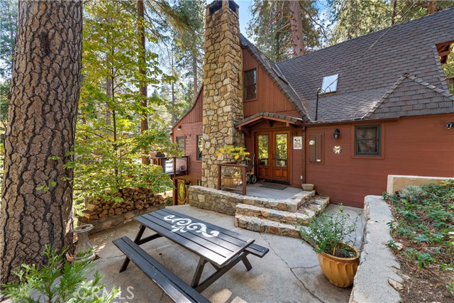 Detail Gallery Image 13 of 70 For 400 Cottage Grove Rd, Lake Arrowhead,  CA 92352 - 4 Beds | 4 Baths