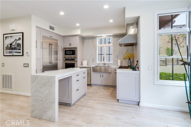 Detail Gallery Image 11 of 41 For 2534 Bungalow Pl, Corona Del Mar,  CA 92625 - 3 Beds | 2/1 Baths
