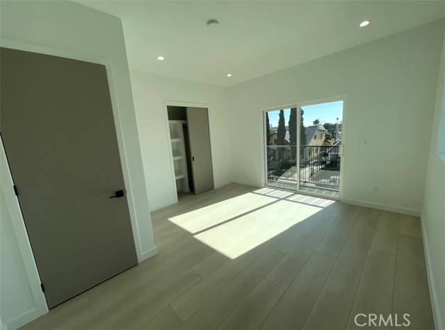 Detail Gallery Image 6 of 11 For 611 W 41st Pl #1/2,  Los Angeles,  CA 90037 - 3 Beds | 3 Baths