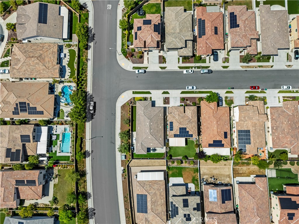 https://media.crmls.org/medias/b7512b30-db65-460e-93b7-906955b994c4.jpg?preset=X-Large
