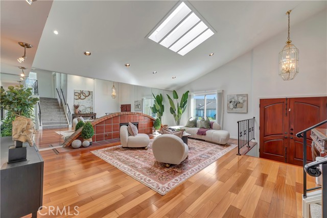 Detail Gallery Image 6 of 63 For 19201 Sherborne Ln, Huntington Beach,  CA 92646 - 4 Beds | 2/1 Baths