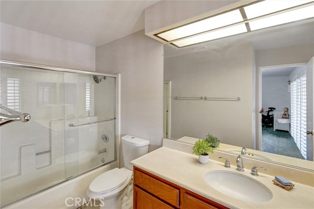 1180 Strawberry Lane, Glendora CA: https://media.crmls.org/medias/b751dee7-c6b9-40b8-b43f-c4720e5009d4.jpg
