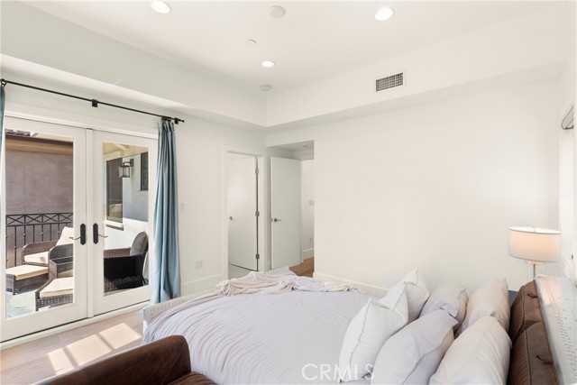 Detail Gallery Image 9 of 21 For 606 1/2 Marigold Ave, Corona Del Mar,  CA 92625 - 2 Beds | 2/1 Baths