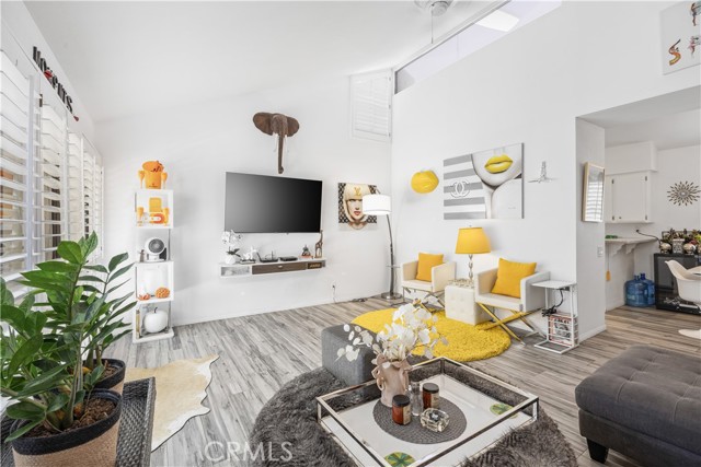 2455 Via Sonoma, Palm Springs CA: https://media.crmls.org/medias/b7524e74-7dcb-4a27-8200-fc2859003801.jpg