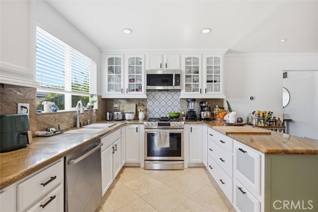 Detail Gallery Image 9 of 43 For 6443 Gross Ave, West Hills,  CA 91307 - 3 Beds | 2 Baths