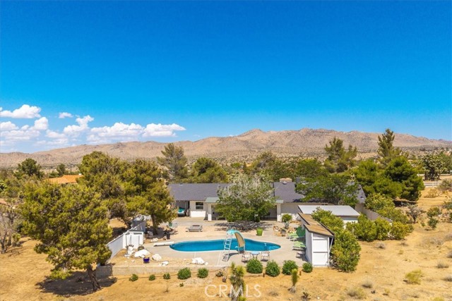 9124 Joshua Lane, Yucca Valley CA: https://media.crmls.org/medias/b7530169-a412-4ad9-aa6f-6a74394a0a59.jpg