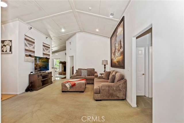Detail Gallery Image 5 of 25 For 329 E Sherwood Bld, Big Bear City,  CA 92314 - 3 Beds | 2 Baths
