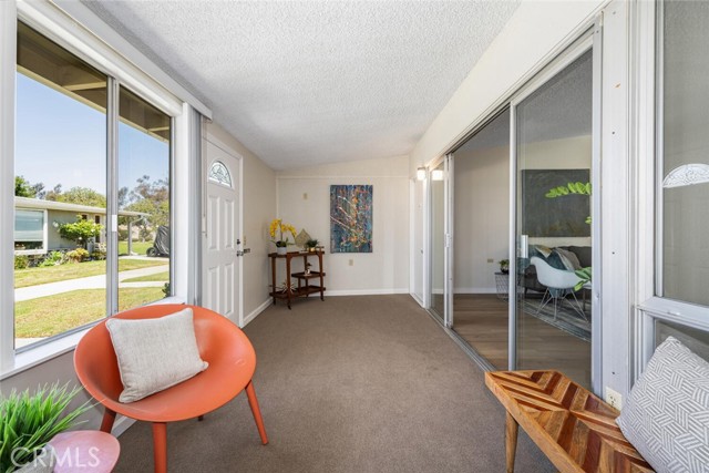 13061 Oak Hills Drive, Seal Beach CA: https://media.crmls.org/medias/b754401b-8d4b-4fb8-b884-d58ae3d74f20.jpg