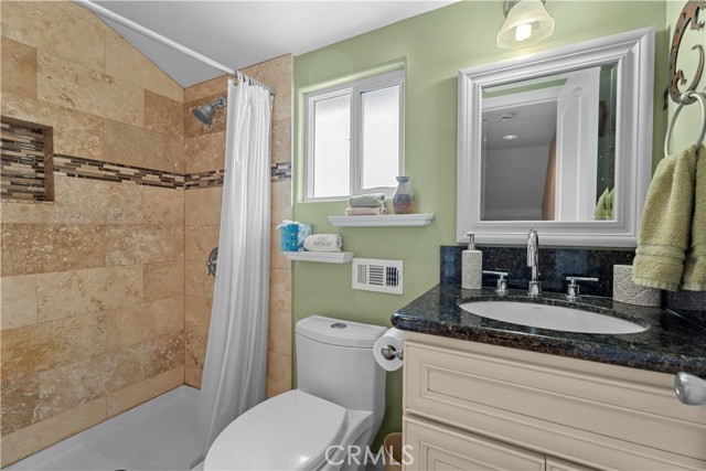 Detail Gallery Image 14 of 25 For 17820 Florwood Ave, Torrance,  CA 90504 - 4 Beds | 3 Baths
