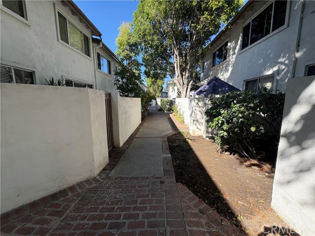 Detail Gallery Image 20 of 32 For 18619 Collins #F29,  Tarzana,  CA 91356 - 2 Beds | 2 Baths