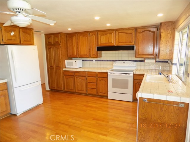 Detail Gallery Image 4 of 11 For 27961 Calle Valdes, Mission Viejo,  CA 92692 - 3 Beds | 2 Baths