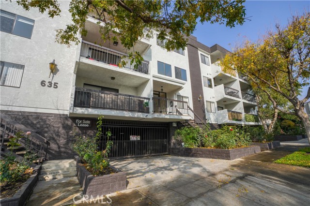 Detail Gallery Image 2 of 28 For 635 E Elmwood Ave #102,  Burbank,  CA 91501 - 2 Beds | 2 Baths