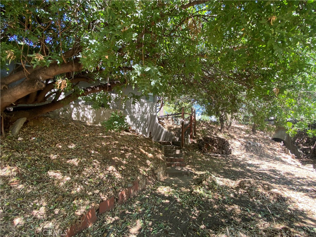 https://media.crmls.org/medias/b755a766-61b6-47df-b556-a8380930ae17.jpg?preset=X-Large