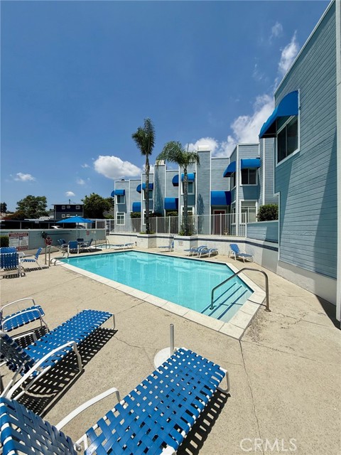 3075 Foothill Boulevard, La Crescenta CA: https://media.crmls.org/medias/b755a846-9da2-4694-bd8b-d8d0eda272ce.jpg