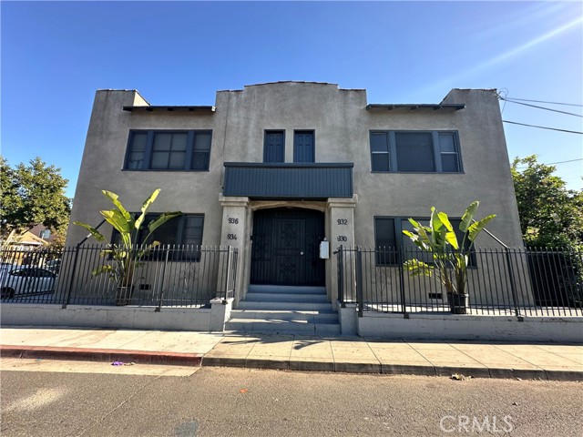 Detail Gallery Image 1 of 15 For 930 E 11th St, Long Beach,  CA 90813 - – Beds | – Baths