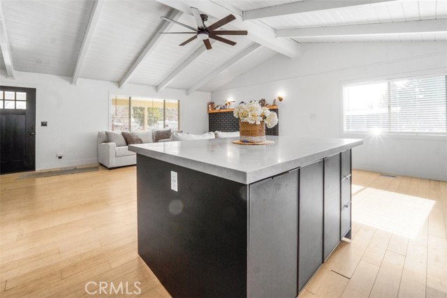 955 Apple Avenue, Wrightwood CA: https://media.crmls.org/medias/b75627bd-88b9-4429-a9ca-016458052b62.jpg