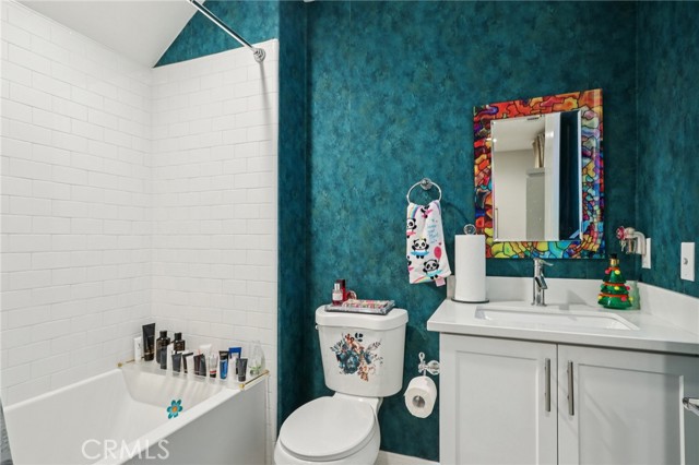 Detail Gallery Image 18 of 37 For 13225 Victory Bld, Valley Glen,  CA 91401 - 3 Beds | 3/1 Baths