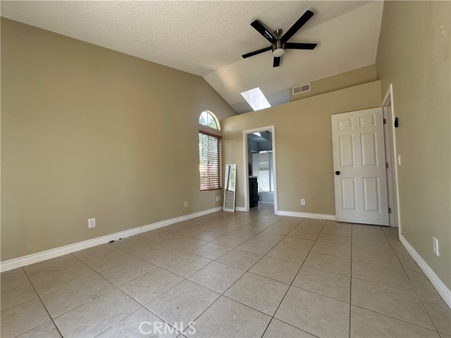 Detail Gallery Image 7 of 12 For 16193 Space Dr, Moreno Valley,  CA 92551 - 2 Beds | 2 Baths