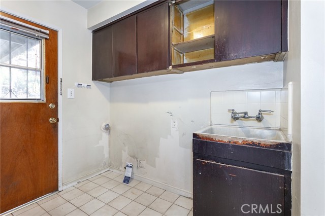 991 Glenview Terrace photo 35