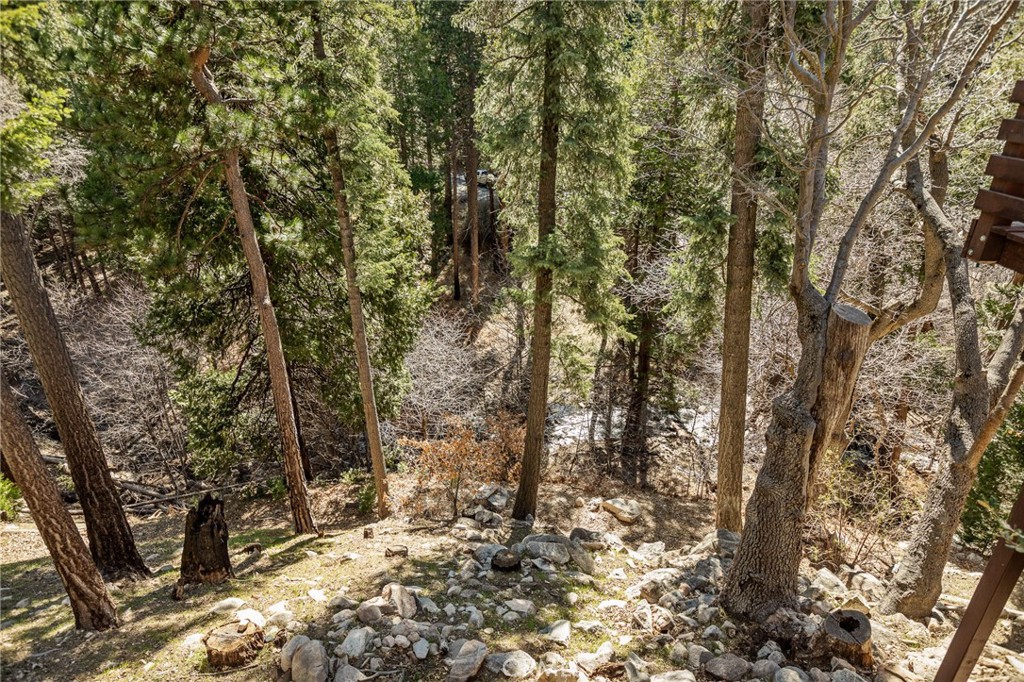 https://media.crmls.org/medias/b7582f25-9743-4eb4-a0ec-bb7b60ab80e5.jpg?preset=X-Large