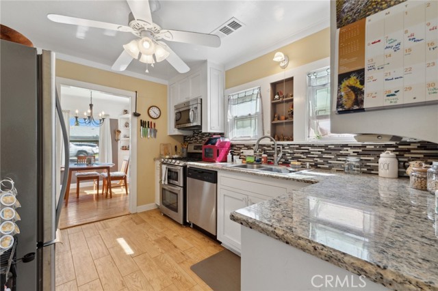 221 College Avenue, Coalinga CA: https://media.crmls.org/medias/b758fcfc-182a-46af-b431-23e0aee4774f.jpg