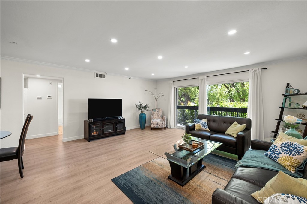 1135 Allen #1