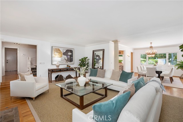 11818 Laurel Hills Road, Studio City CA: https://media.crmls.org/medias/b75a059d-00c1-4802-85ab-d462e438b8a2.jpg