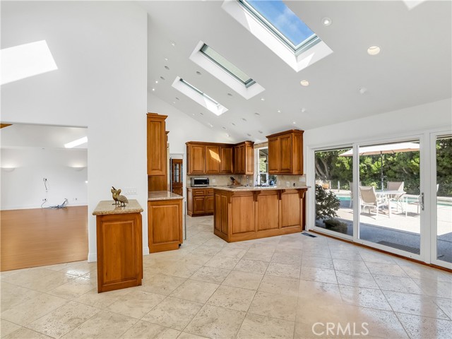 Detail Gallery Image 13 of 34 For 1542 Santiago Dr, Newport Beach,  CA 92660 - 4 Beds | 3 Baths