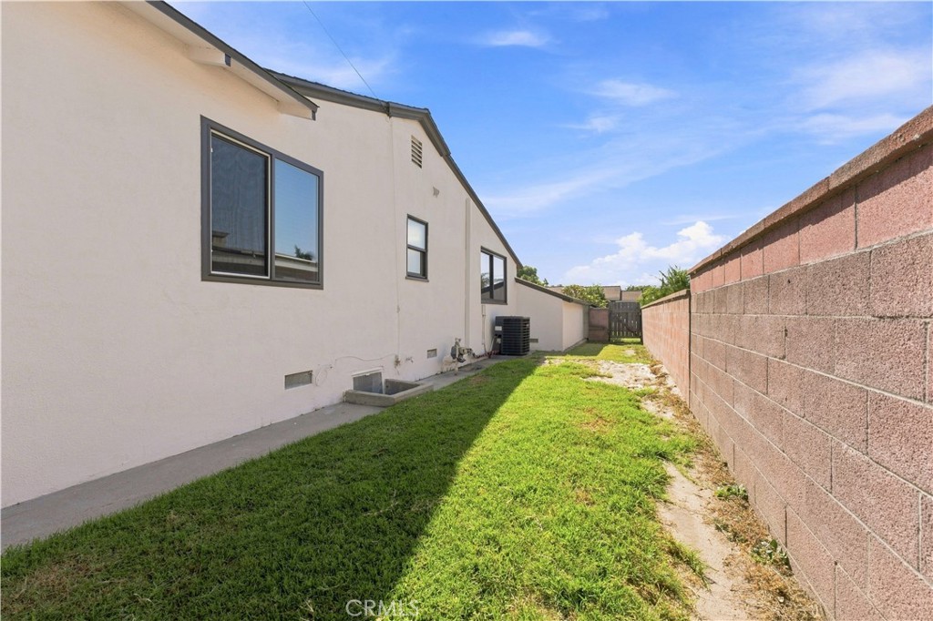 MLS #OC26156592 image #32