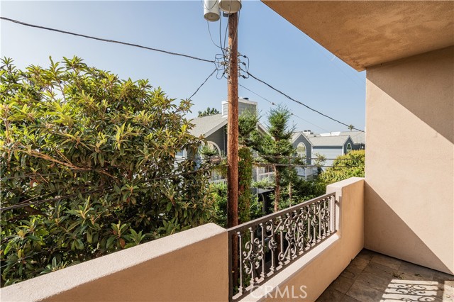 Detail Gallery Image 14 of 29 For 1835 Barrington #202,  Los Angeles,  CA 90025 - 3 Beds | 3 Baths