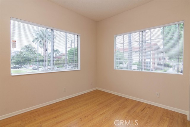 Detail Gallery Image 22 of 29 For 404 Lincoln Ave, Glendale,  CA 91205 - – Beds | – Baths