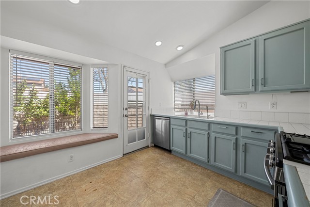 Detail Gallery Image 11 of 47 For 22942 Banyan, Saugus,  CA 91390 - 3 Beds | 2 Baths