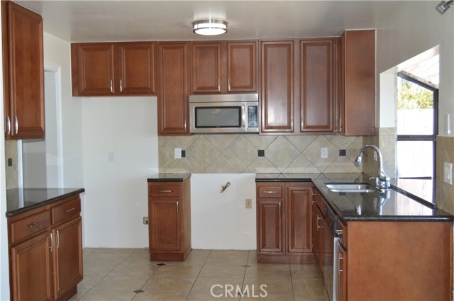 Detail Gallery Image 14 of 43 For 13638 Persimmon Rd, Moreno Valley,  CA 92553 - 4 Beds | 2 Baths