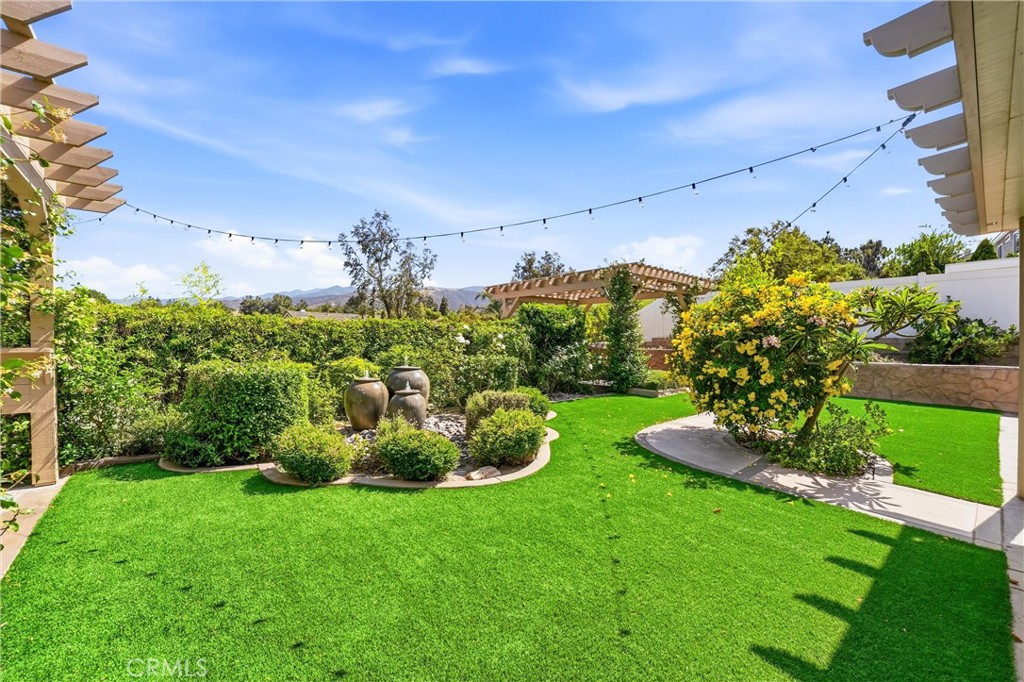 https://media.crmls.org/medias/b75d4902-f001-44de-a837-a969e1c70de1.jpg?preset=X-Large