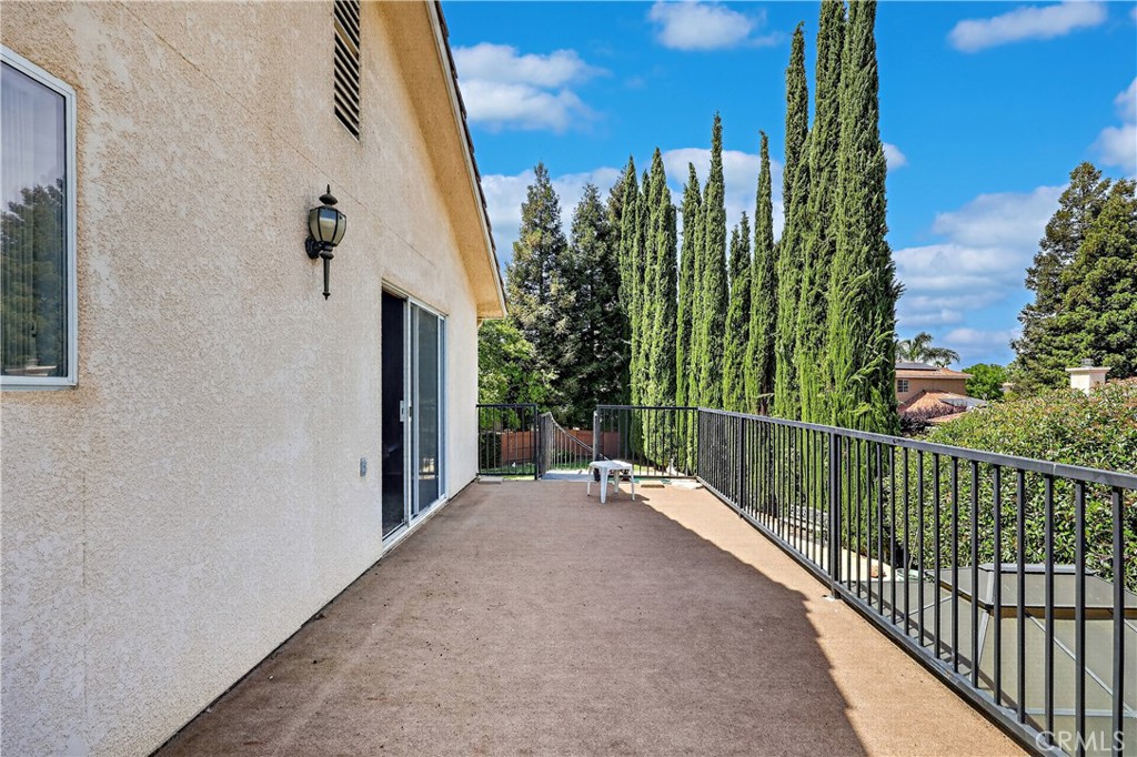https://media.crmls.org/medias/b75d9337-ecea-42ba-a270-7949910175c7.jpg?preset=X-Large