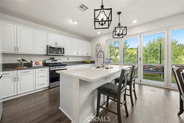 Detail Gallery Image 17 of 48 For 11612 Alton Dr, Corona,  CA 92883 - 3 Beds | 2/1 Baths