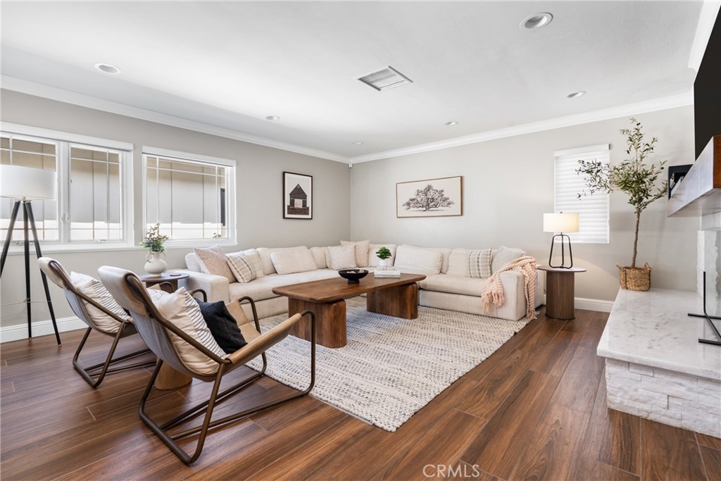 MLS #OC25137424 img 8