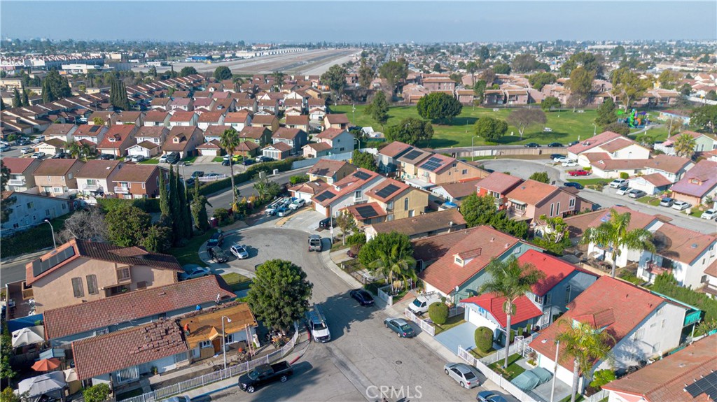 https://media.crmls.org/medias/b75ea47c-50e3-41c5-af9c-4238bef03960.jpg?preset=X-Large