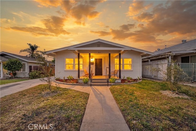 Detail Gallery Image 3 of 37 For 211 N Resh, Anaheim,  CA 92805 - 3 Beds | 3 Baths