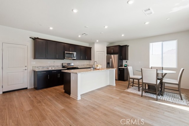 Detail Gallery Image 6 of 26 For 1759 Gooseberry Ln, San Jacinto,  CA 92583 - 4 Beds | 2/1 Baths