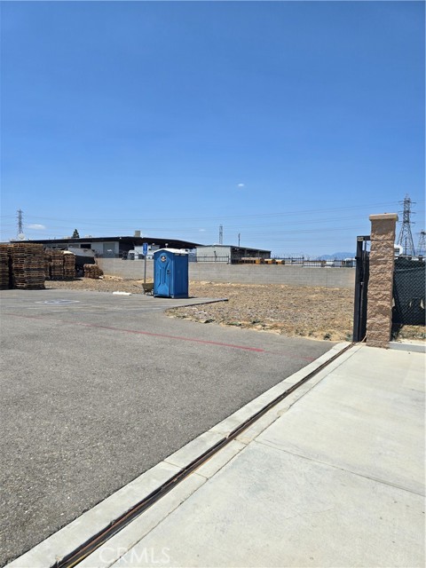 3130 Industrial Drive, Rialto CA: https://media.crmls.org/medias/b75fb1d3-3823-4e3b-9365-565f734fd8ea.jpg