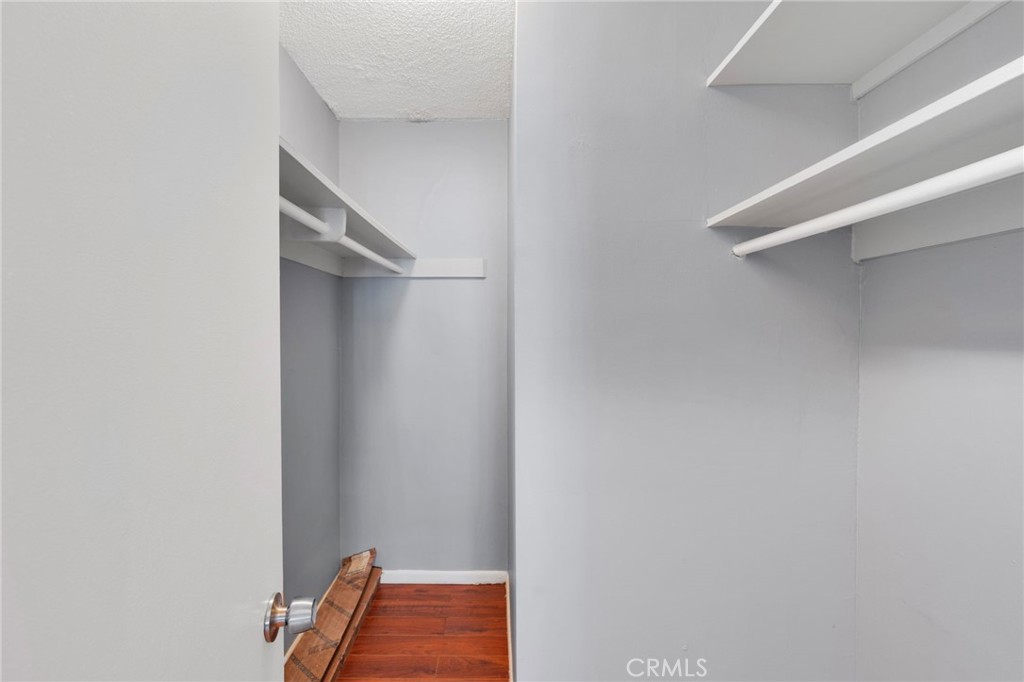 https://media.crmls.org/medias/b75fea4b-9a2b-402e-bb80-414de248c0f6.jpg?preset=X-Large