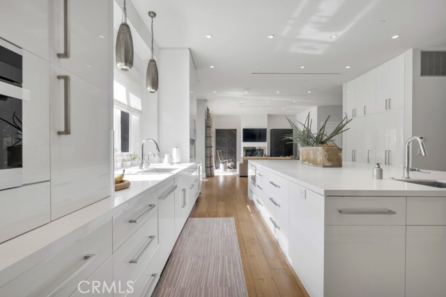 Detail Gallery Image 22 of 75 For 17950 Rancho St, Encino,  CA 91316 - 5 Beds | 6 Baths